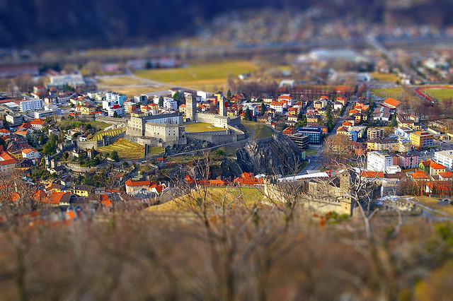 ベリンツォーナ旧市街にある3つの城、要塞及び城壁