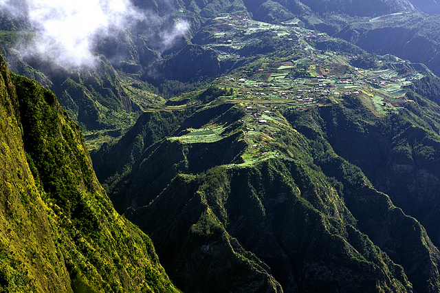 レユニオン島の尖峰群、圏谷群および絶壁群