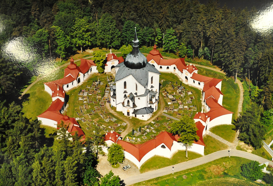 ゼレナー・ホラのネポムークの聖ヨハネ巡礼教会