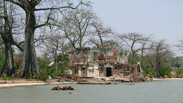 クンタ・キンテ島と関連遺跡群　