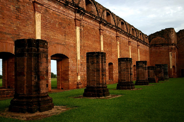 ラ・サンティシマ・トリニダード・デ・パラナとヘスース・デ・タバランゲのイエズス会伝道施設群